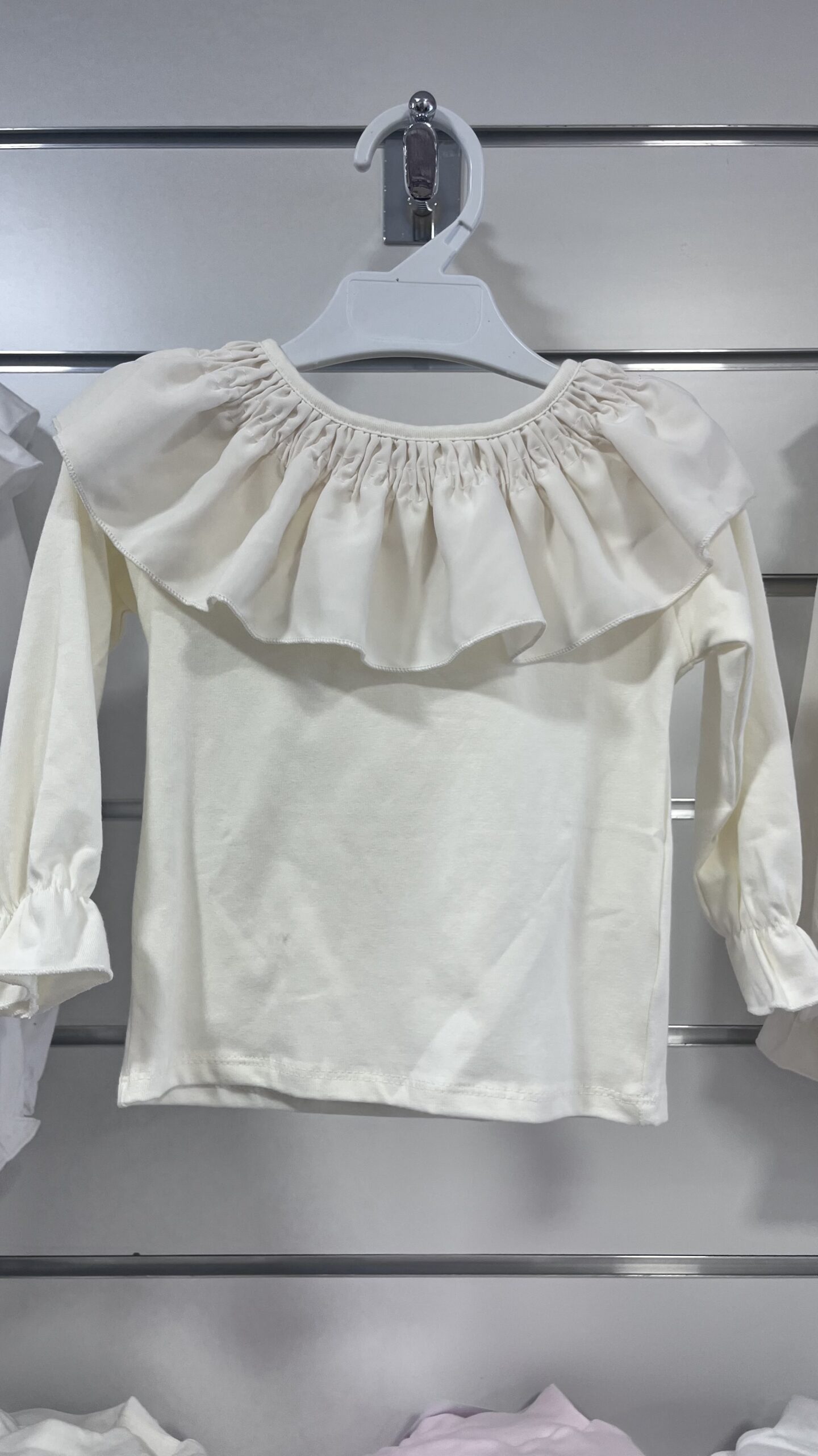 CAMISETA CUELLO BEIS 1 CAMISETA CUELLO BEIS